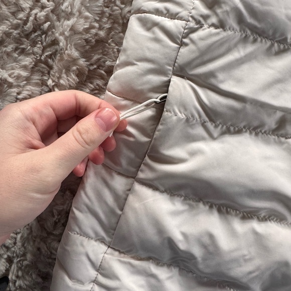 The North Face Cream Puffer Vest - Picture 3 of 6